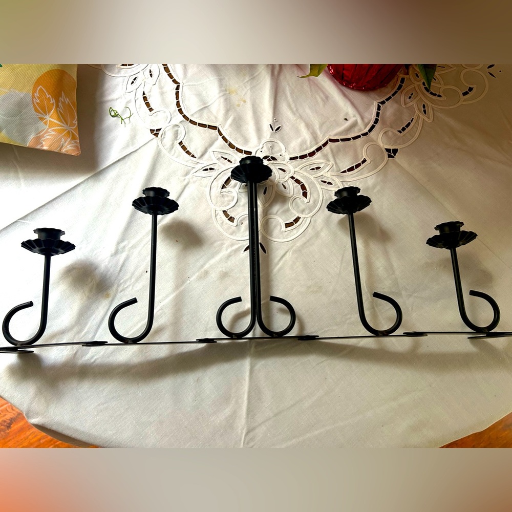 Super fun, flexible metal candle centerpiece